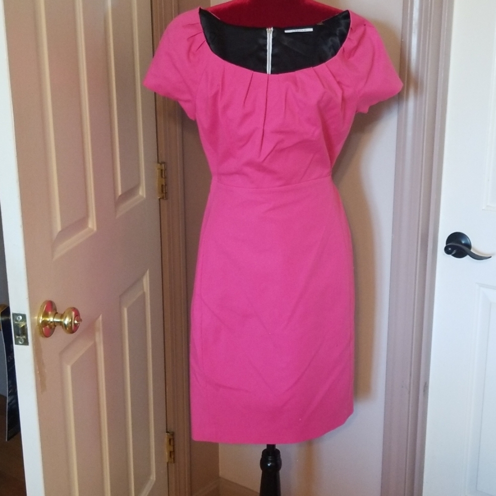 Fully lined Tahari cocktail dress size 8